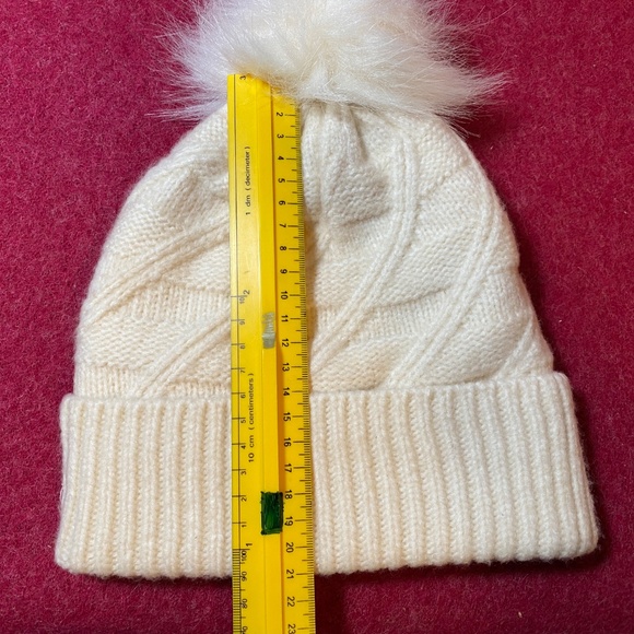 Cream colour pompom toque, NWOT. Adult size. - Picture 3 of 8
